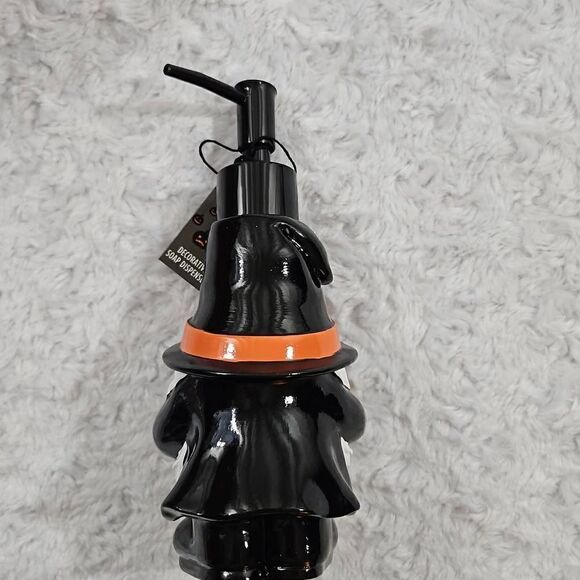Halloween Seasonal Gnome Soap Lotion Dispenser With "Boo" - Picture 5 of 7